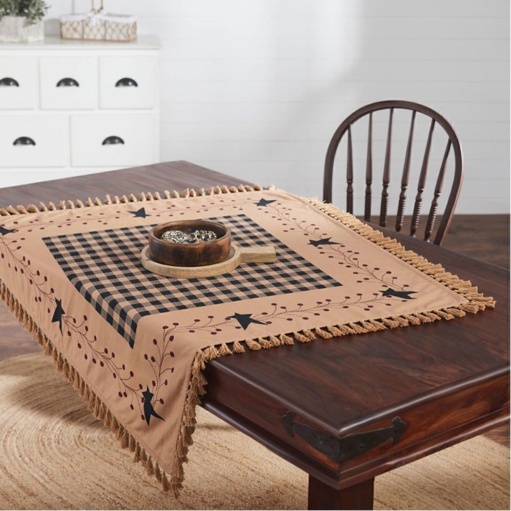 Primitive Star and Pip Berry Table Topper with Plaid Center and Tassel Edge